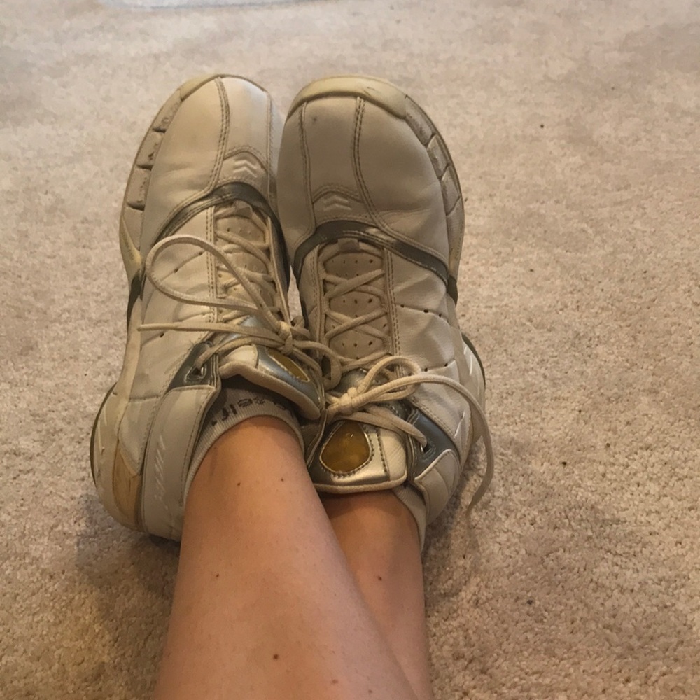 Women’s nike zoom air white basketball shoes